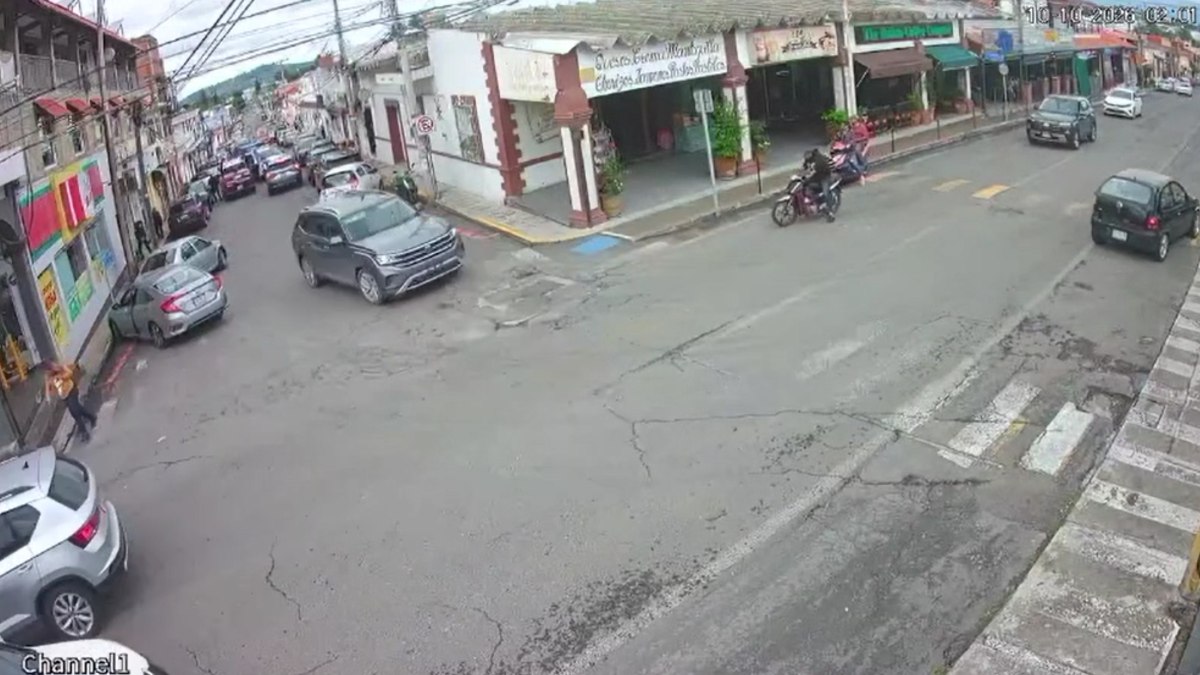 Aunque los policías lograron cerrarle el paso a los delincuentes, estos lograron escapar | Grupo Comunidad de Chipilo
