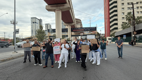 Trabajadores del IMSS colapsan la avenida Félix U. Gómez en Monterrey