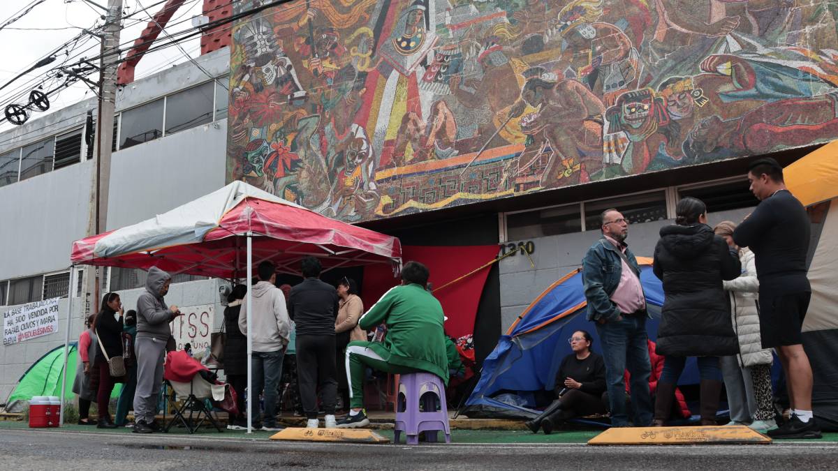 Trabajadores del IMSS en el plantón frente a la casa sindical de la Sección 1 del SNTSS | Ulises Raziel Juárez Guarneros