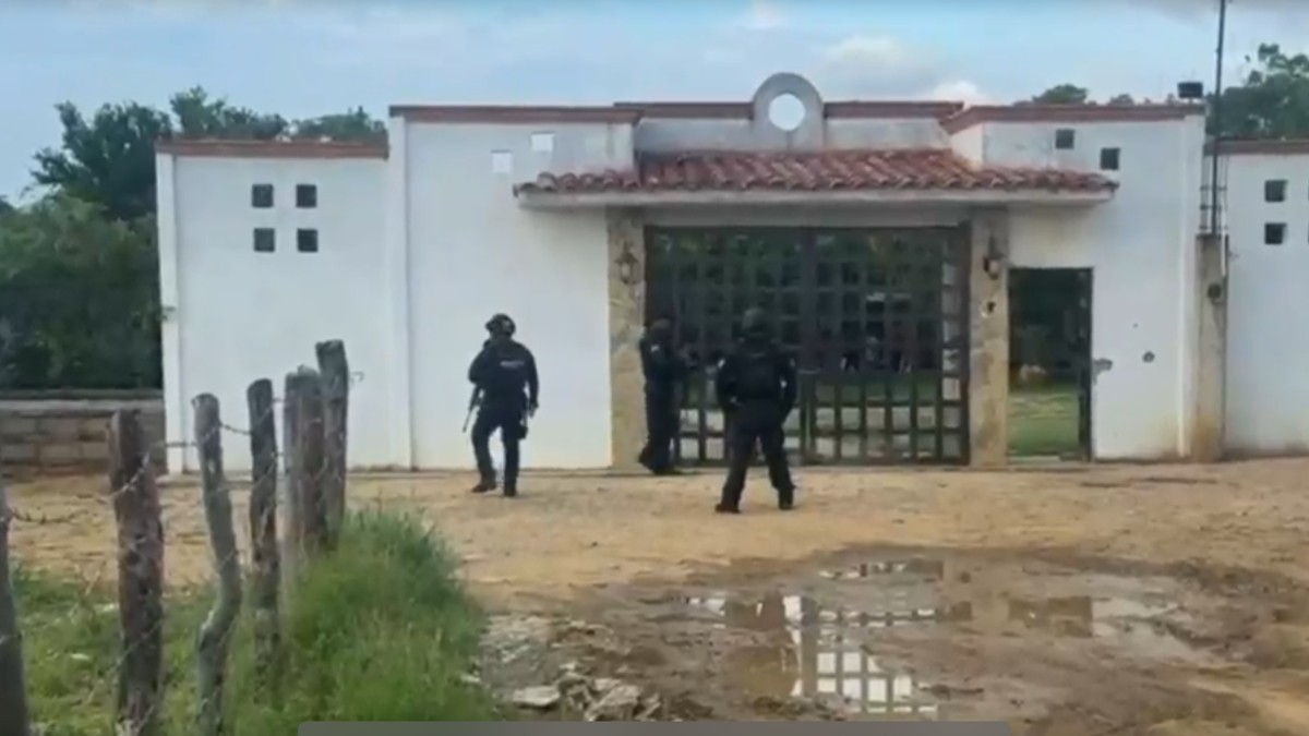 Agentes localizaron 39 casquillos percutidos, frente al domicilio de un agente municipal en La Ventosa, Oaxaca