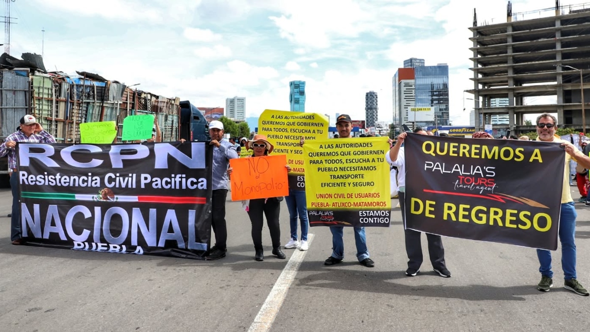Ciudadanos piden más opciones de transporte para trasladarse de Puebla a Atlixco; exigen el regreso de Palalias