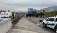 El hallazgo fue reportaron por personas que pasaban por la incorporación a la autopista México-Pachuca.
