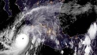 Imagen satelital del huracán Simon en el reporte de las 21:00 h del 10 de octubre |Coordinación Nacional de Protección Civil