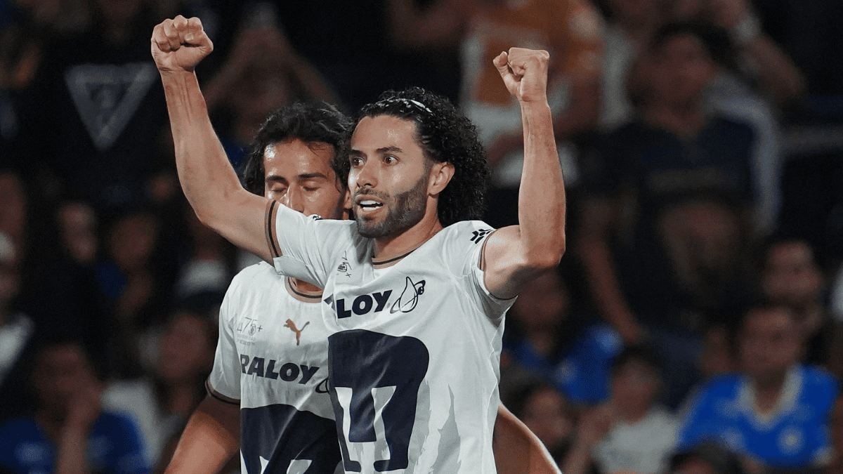 La jugada que determinó la salida de César Huerta ocurrió al minuto 37'.