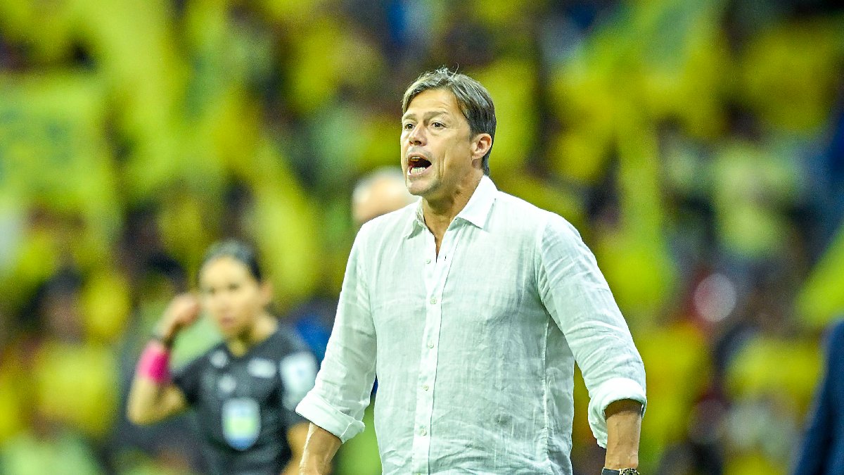 Matías Almeyda tomó posesión como entrenador de Rayados en el verano del 2026.