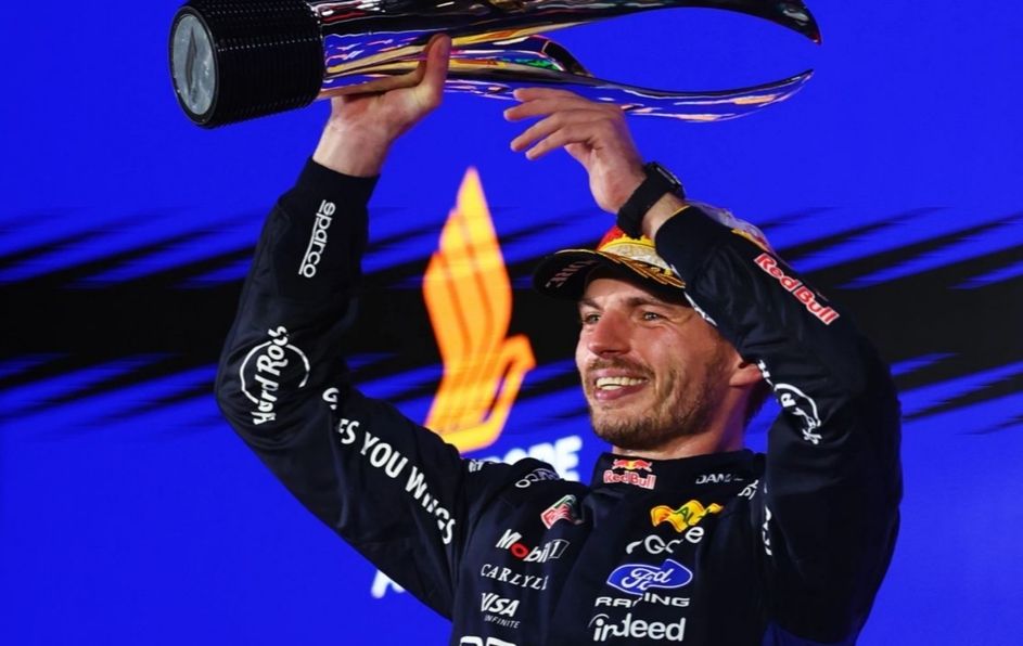 El piloto neerlandés de Red Bull dominó la prueba nocturna de principio a fin para sellar su primer triunfo en el trazado urbano de Marina Bay.