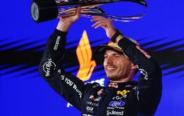 El piloto neerlandés de Red Bull dominó la prueba nocturna de principio a fin para sellar su primer triunfo en el trazado urbano de Marina Bay.