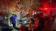 Testigos a bordo de un autobús Solima reportaron el percance; Protección Civil delimitó la cavidad sin protección cerca del desnivel de Villa Florida.