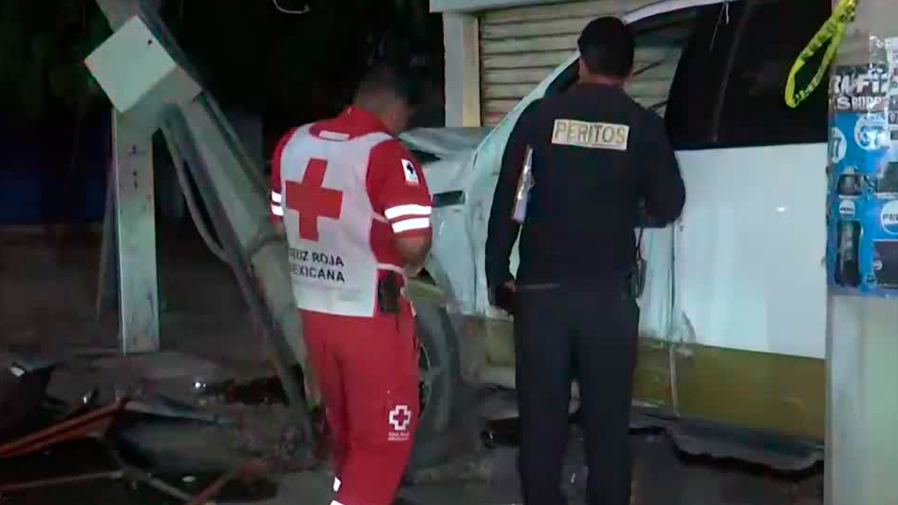 Bulevar Revolución: Hombre muere tras chocar poste