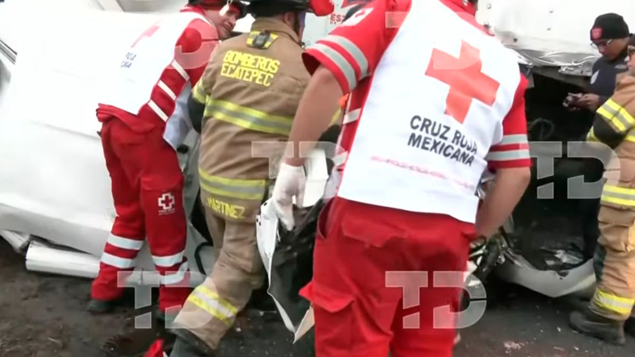 Choque múltiple en el Circuito Exterior Mexiquense deja 10 lesionados