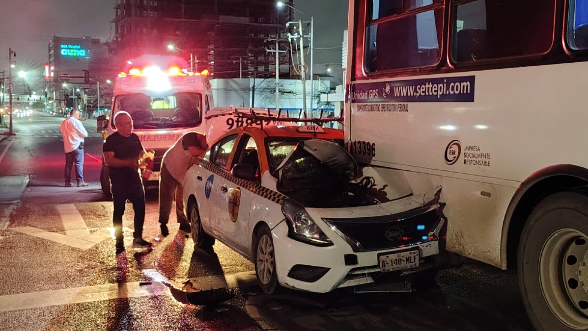 El accidente ocurrió en la avenida Pino Suárez.