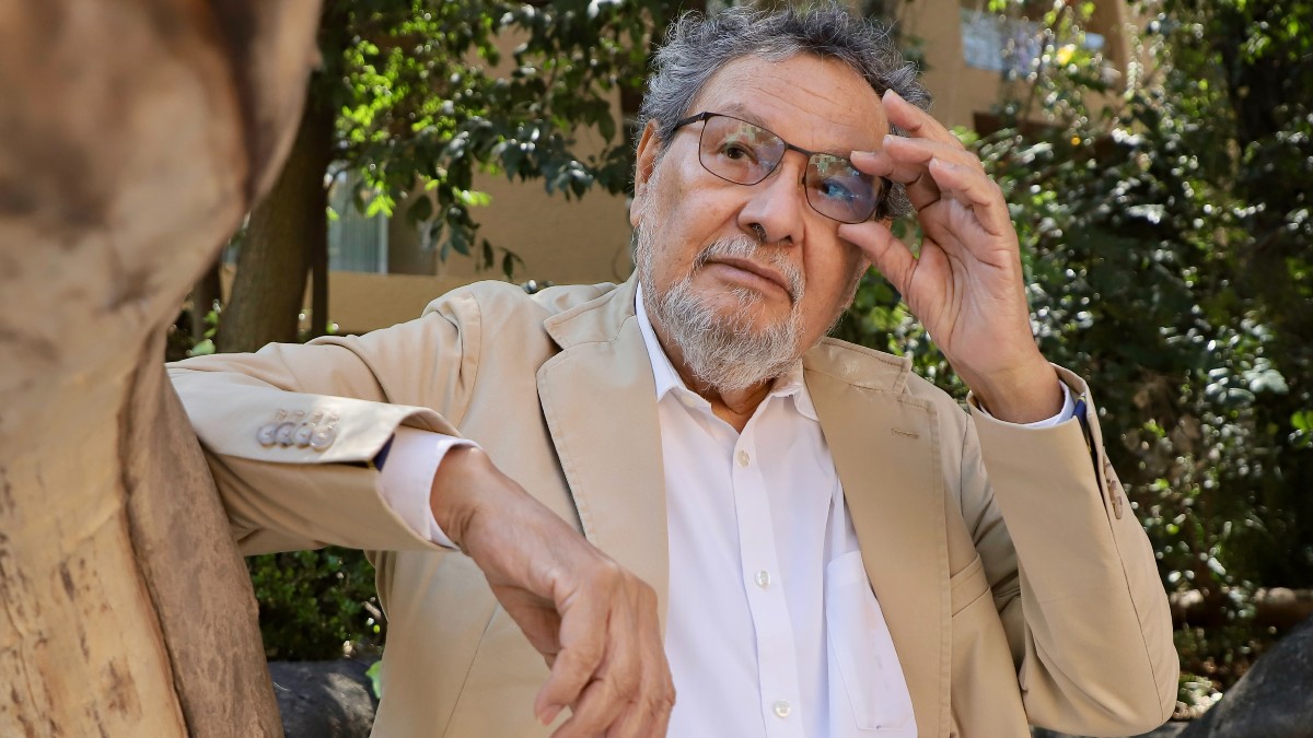 Élmer Mendoza, escrito sinaloense de novela negra.