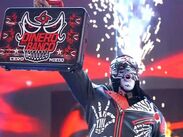 El enmascarado mantiene el contrato que le otorga una oportunidad titular en cualquier momento y lugar.