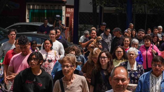 Evacua y resguárdate durante un evento sísmico.