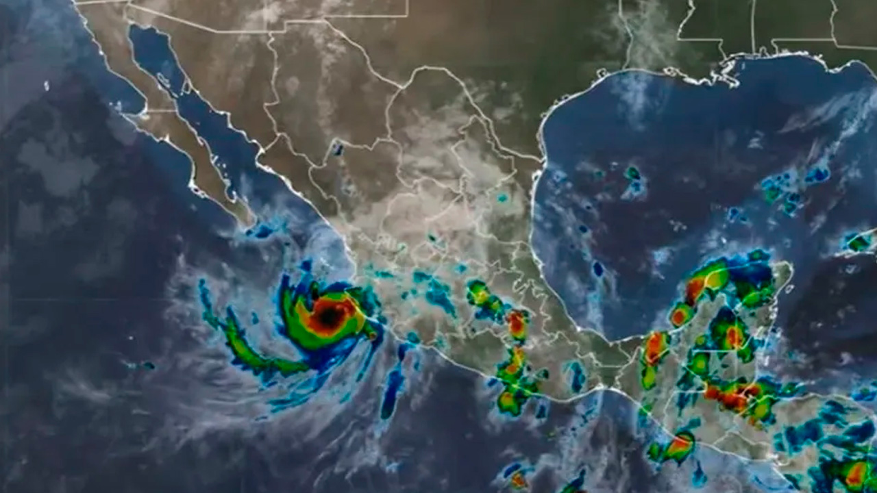 Huracán Simon: Jalisco pide mantener precauciones por lluvias y oleaje