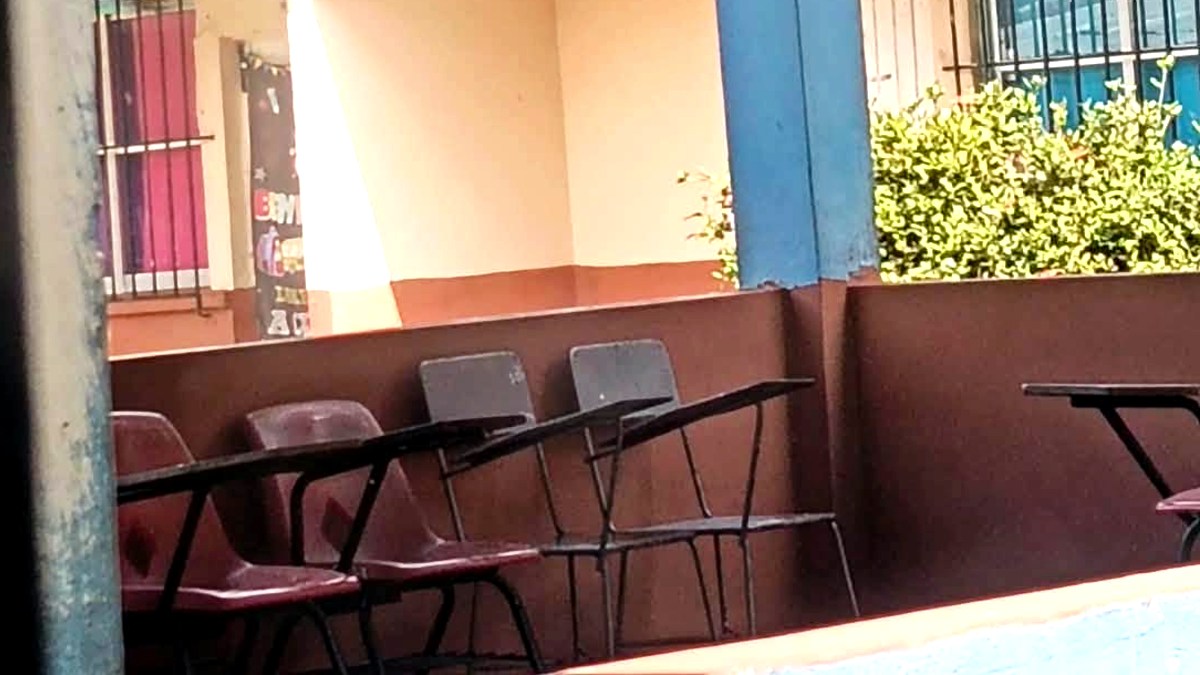La institución tuvo que ser evacuada por el peligro que implicaba contar con un hombre armado al interior / Fluvio César Martínez