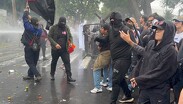 Pablo Lemus indicó que un grupo de personas encapuchadas presuntamente agredió a elementos de la policía