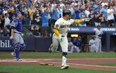 Pese a que los californianos tomaron la delantera en tres ocasiones, los errores defensivos y el bateo oportuno de los locales sentenciaron el juego.