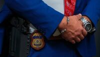 Pese a la nueva medida del ICE, jueces federales obligan a mantener visible el registro en recintos como Adelanto, California.
