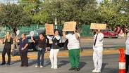 Los trabajadores se encuentran bloqueando la avenida Pablo Livas.
