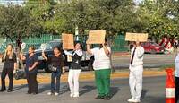 Los trabajadores se encuentran bloqueando la avenida Pablo Livas.