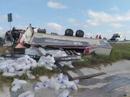 a volcadura de un tráiler en el kilómetro 64 de la Autopista Monterrey-Reynosa dejó a un conductor lesionado, quien fue trasladado a un hospital.