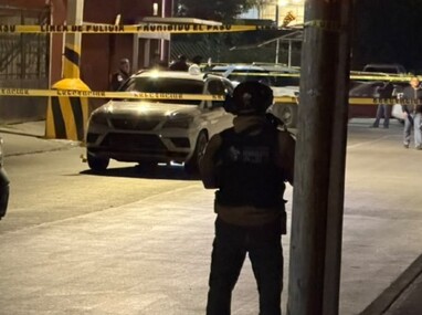 Balean camioneta de agente ministerial de la Fiscalía de Puebla en Lomas de Castillotla; hay un herido | Cortesía