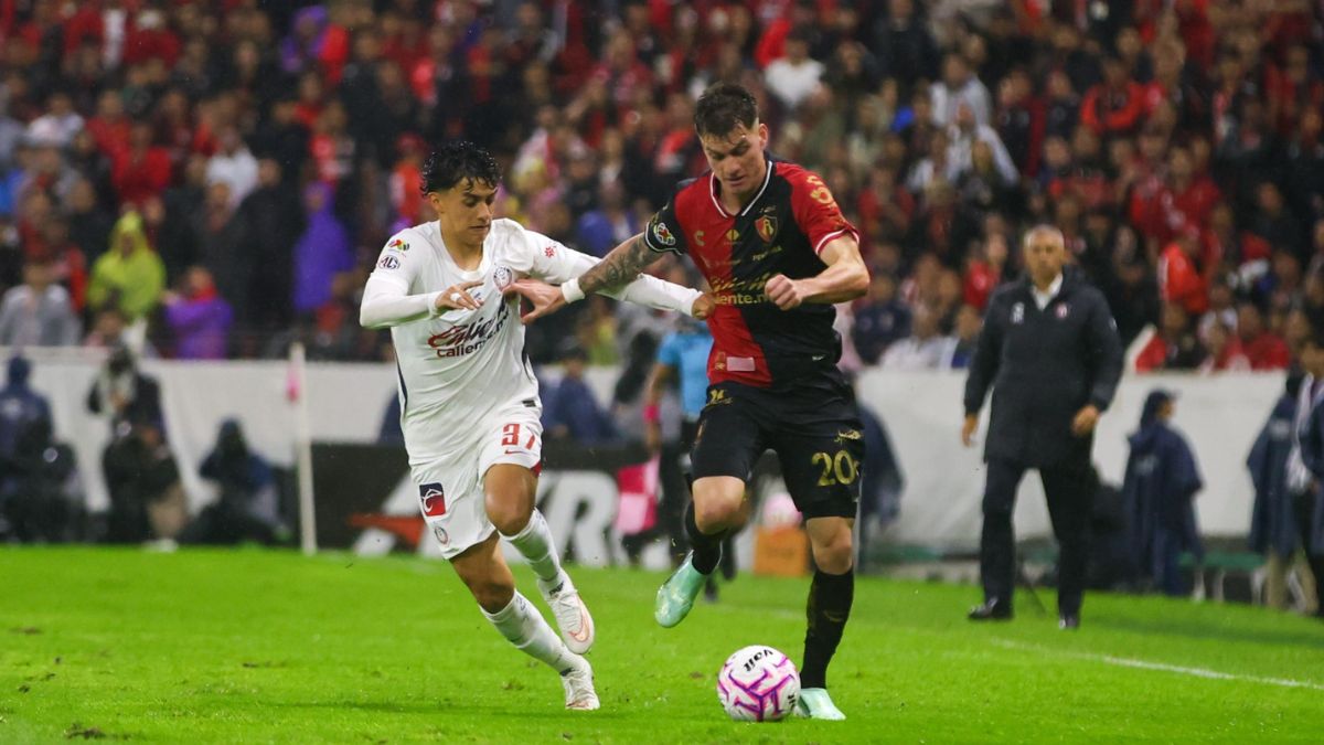 Chivas y Atlas tienen un solo punto de diferencia, la muestra clara de lo peleada que esta la liga