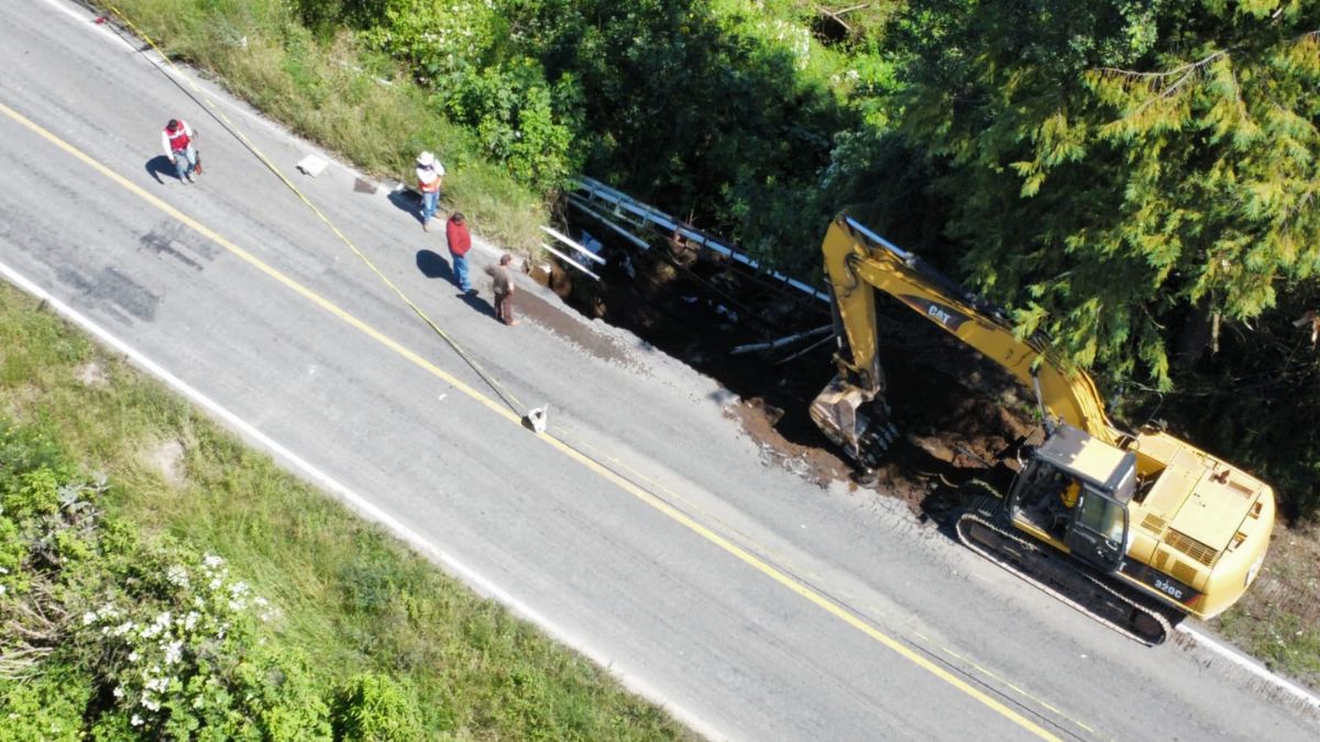Comienzan construcción en la carretera El Grullo–Ciudad Guzmán por deslaves tras huracán Simon.