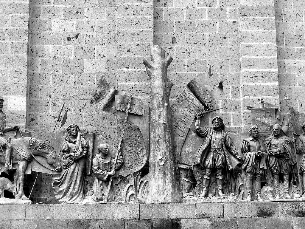Detalle del relieve de bronce de Rafael Zamarripa sobre la fundación de Guadalajara | E.dronism, Wikimedia Commons