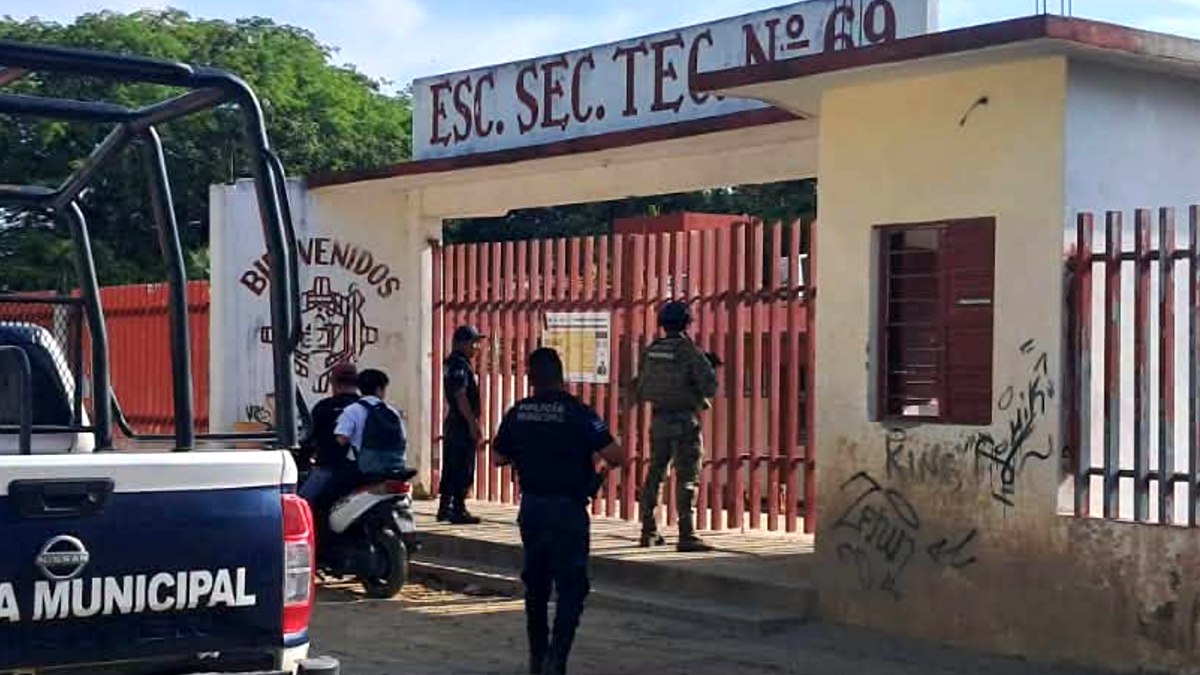 El docente fue auxiliado y trasladado a un hospital, donde finalmente perdió la vida / Cortesía