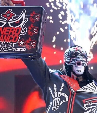 El enmascarado mantiene el contrato que le otorga una oportunidad titular en cualquier momento y lugar.