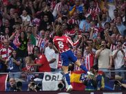 El equipo madrileño aprovechó la expulsión del defensor francés Leny Yoro en el segundo tiempo para asegurar los tres puntos en casa.