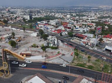 Entre escombros y varillas expuestas, la vivienda de la calle Cerrada de los Navegantes permanece en pie.