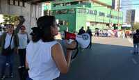 Los manifestantes avanzaron por vialidades del centro de Saltillo durante la mañana de este martes.