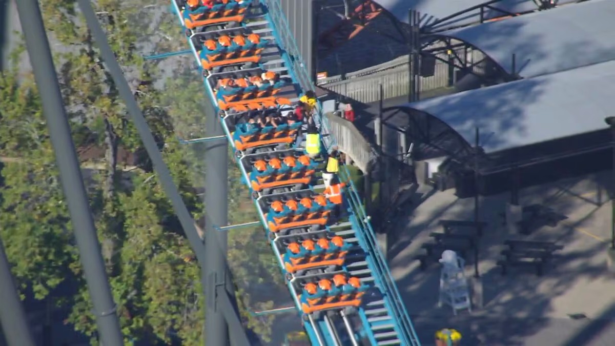 Six Flags anunció el cierre temporal de nueve montañas rusas en seis parques de atracciones como medida preventiva
