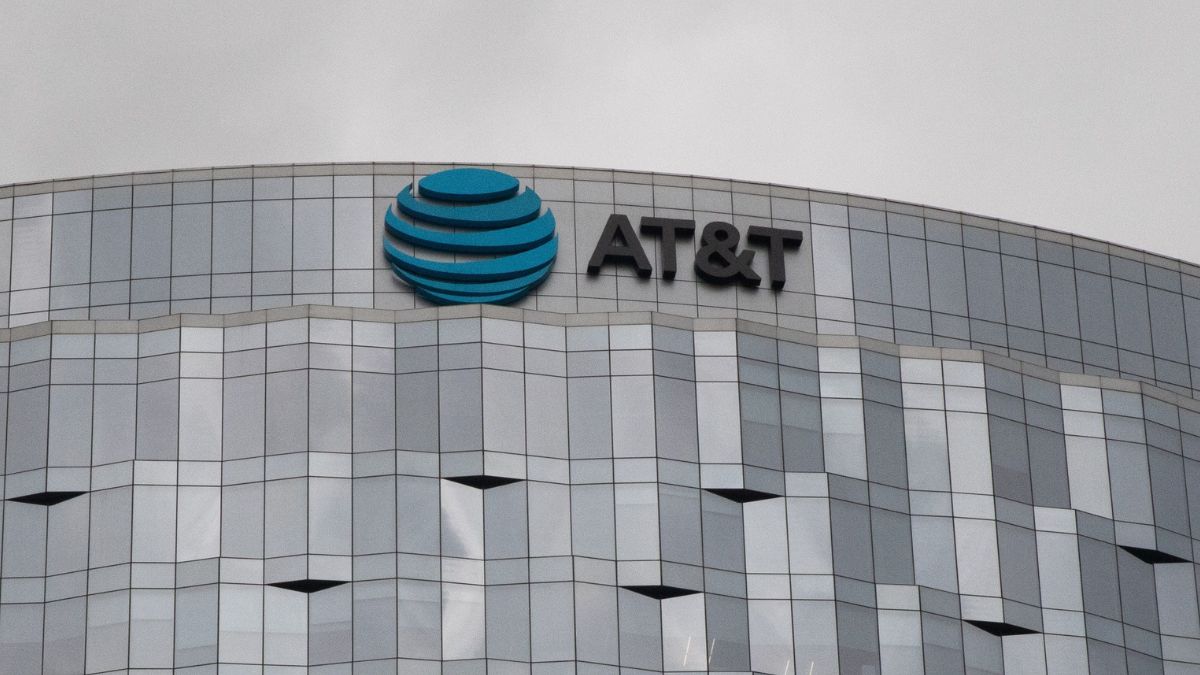 Televisa y Fintech adquieren AT&T.