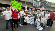 Trabajadores del IMSS protestan afuera del sindicato en Monterrey