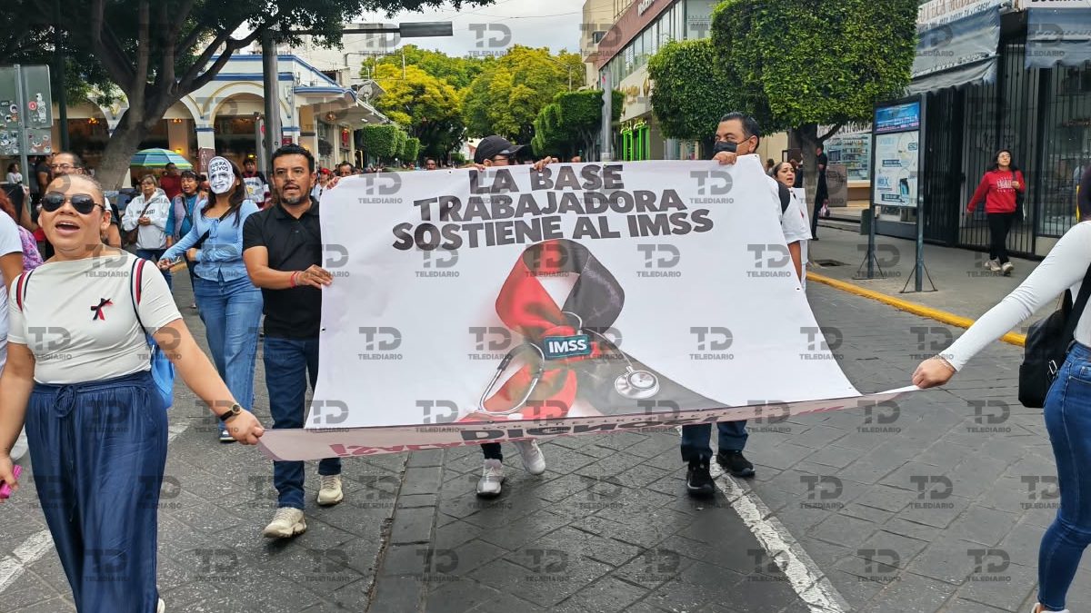 Los trabajadores rechazaron el aumento ofrecido por el IMSS que rondaría los 200 pesos / Carolina Espinosa Rivera