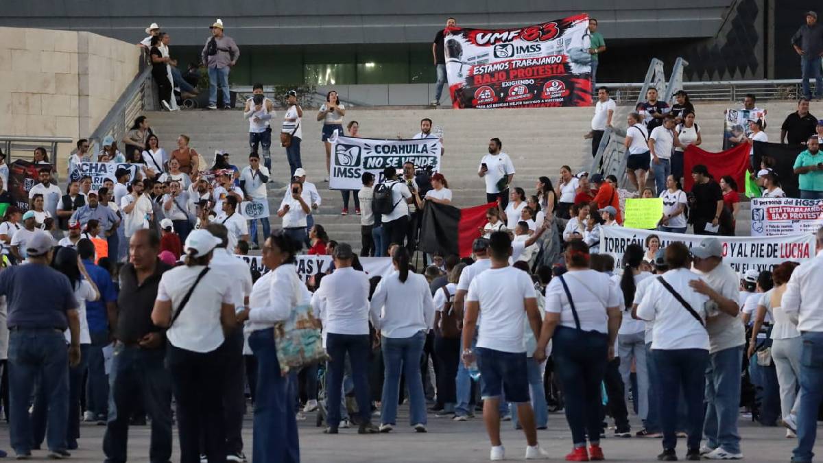 Los trabajadores recriminaron al líder sindical haber cedido durante las negociaciones para el ajuste de sueldos.