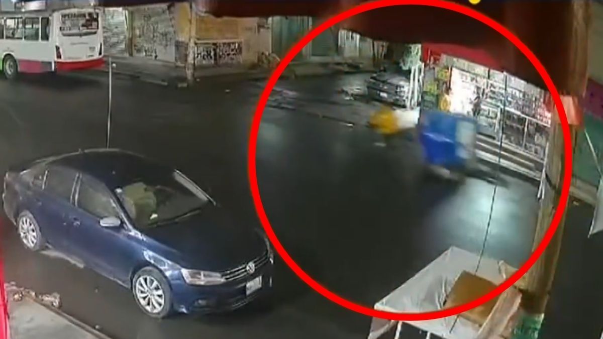 Un hombre fue arrastrado varios metros por un mototaxi en Chimalhuacán.