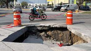 Autoridades municipales acordonaron la intersección de Camino Real y Las Torres.