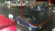 Captan a mototaxi arrastrando a una persona en calles de Chimalhuacán