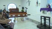 El cortejo fúnebre se llevó a cabo mediante la tradicional caminata de los difuntos por la zona de Escuadrón 201.