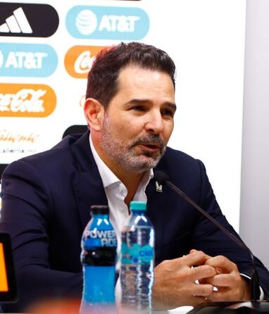 El ex directivo de Rayados estuvo presente en la rueda de prensa celebrada en el Estadio Monterrey.