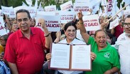 Elizabeth Galicia se registra como aspirante de Morena en Santa Catarina