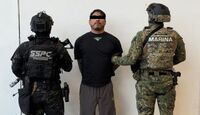 Iván 'N', alias 'El Cromo', llega a CdMx. | Marina