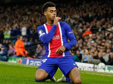El Paris Saint-Germain definió el partido con una primera mitad aplastante donde tomó ventaja de tres goles.