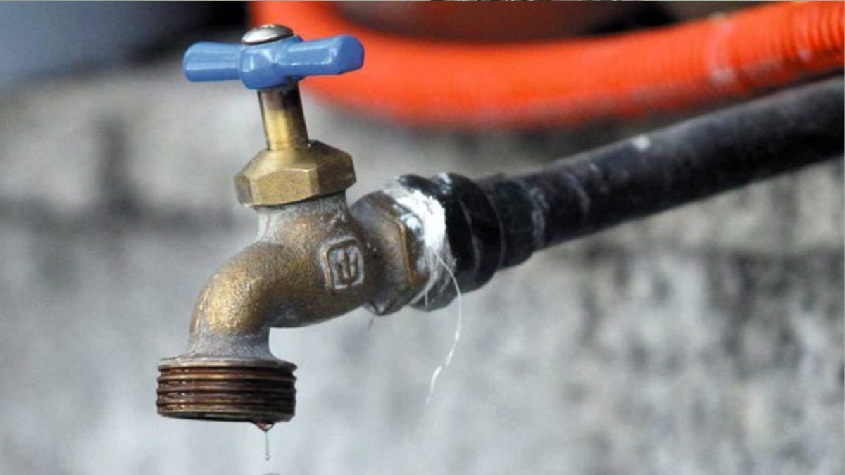 1. Arranca tandeo de agua en Guadalajara; vecinos denuncian meses de agua turbia y malos olores