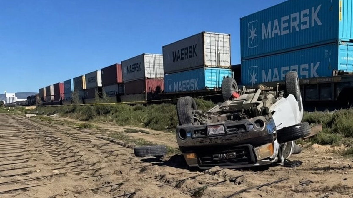 Camioneta familiar fue embestida por un tren en la localidad de Santa Catarina de los Reyes, Esperanza, Puebla